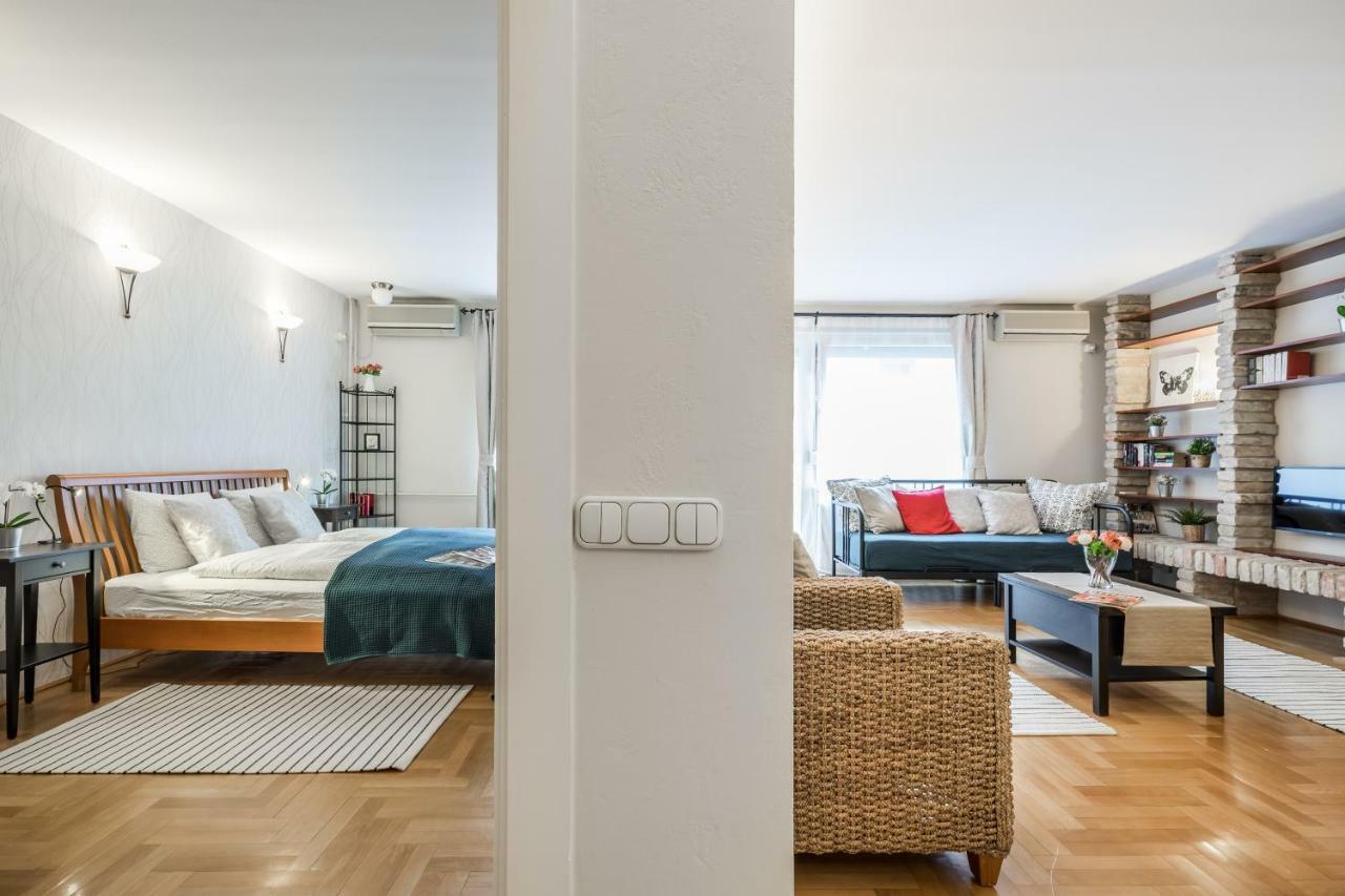 Bpr Golden Corner Suite With Balcony & A/C Budapest Exterior photo