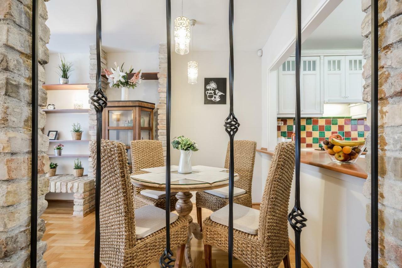 Bpr Golden Corner Suite With Balcony & A/C Budapest Exterior photo